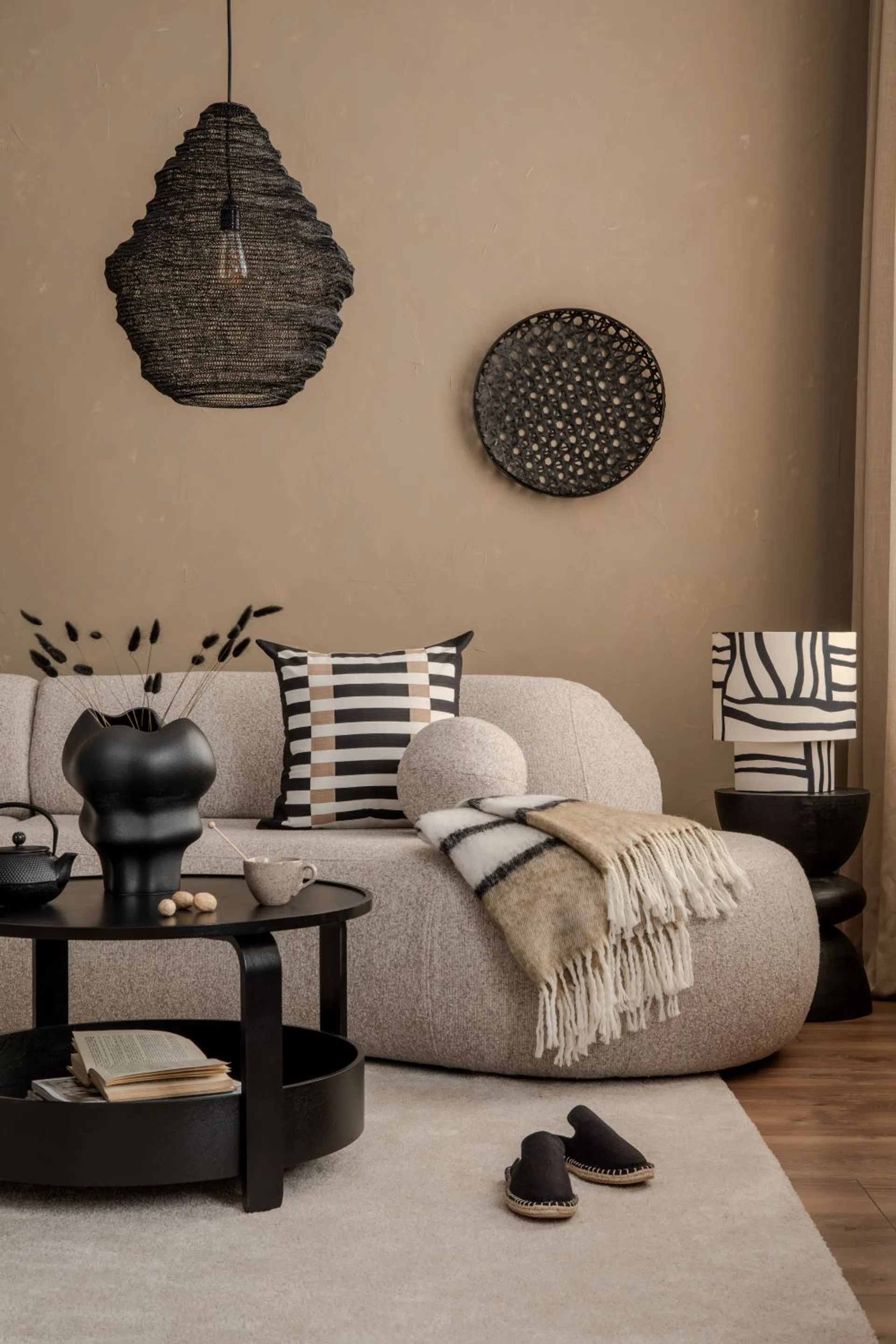 Jak urządzić salon w stylu klasycznym? Podstawy aranżacji i trendy