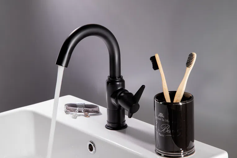 Bateria umywalkowa Deante Temisto nero BQT_N20M